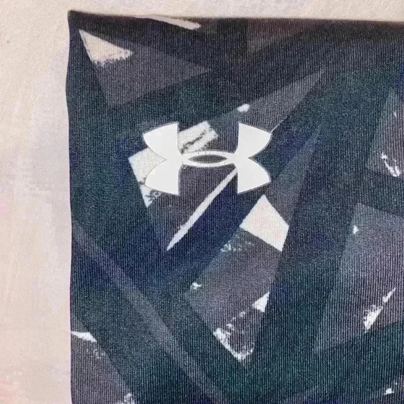 Under Armour Cropped Patterned Leggings - Picture 3 of 3